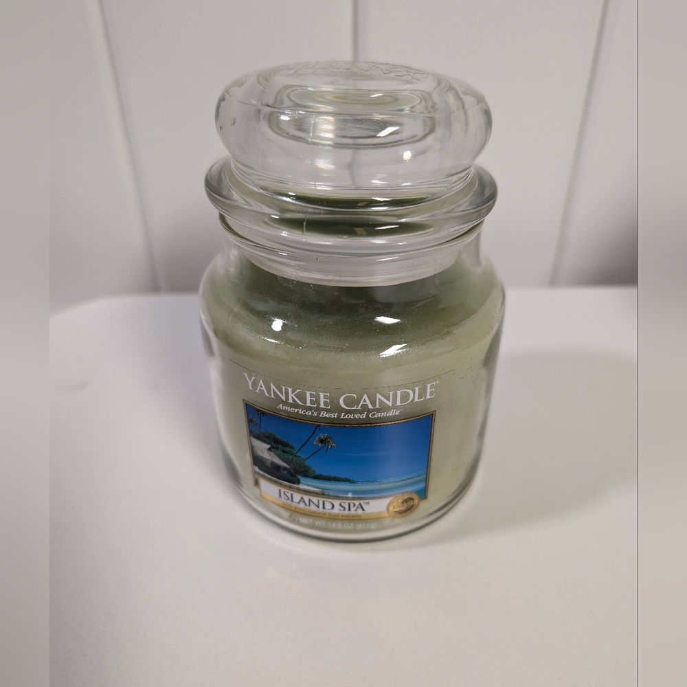 Retired Yankee candle Island Spa 14.5oz summer citrus refreshing lemon